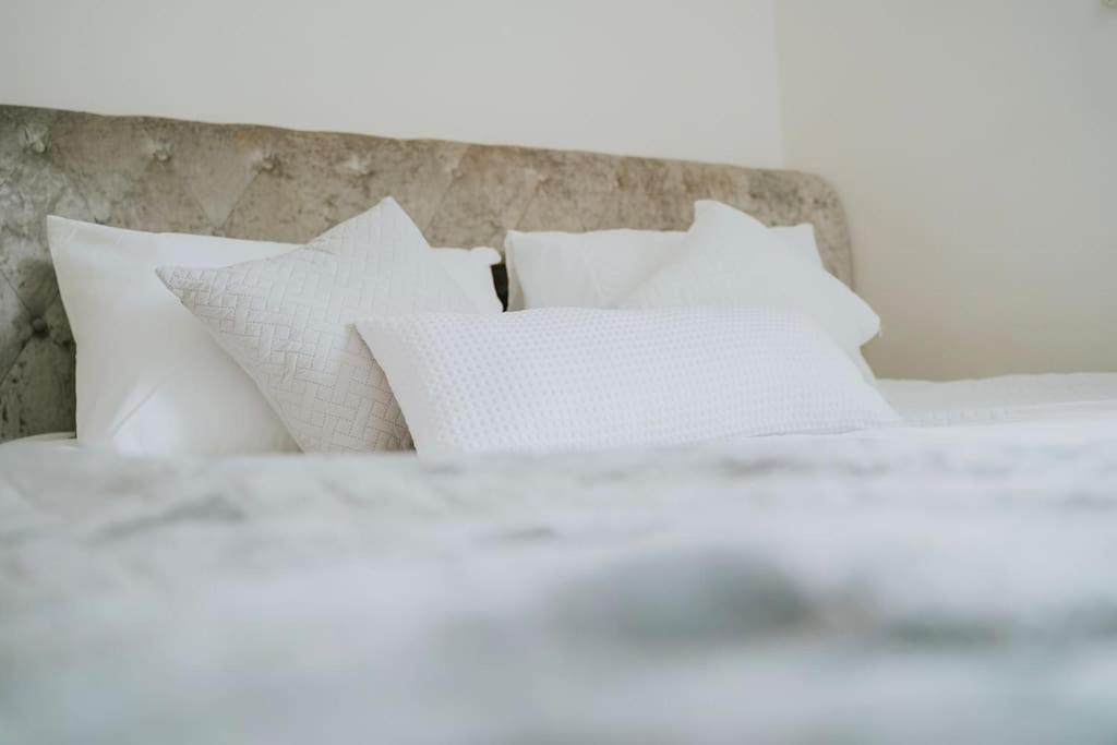 Linen Cottage- Parking, Leds, 4K Tvs, 5G Wifi And More! 巴斯 外观 照片