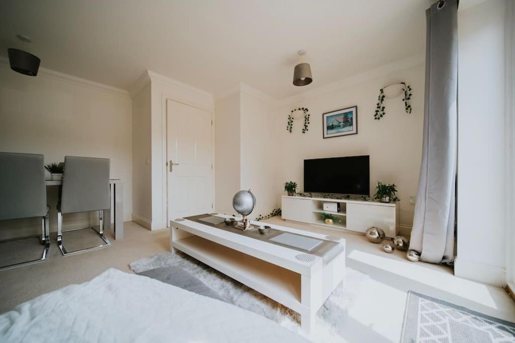 Linen Cottage- Parking, Leds, 4K Tvs, 5G Wifi And More! 巴斯 外观 照片