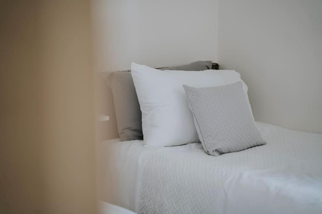 Linen Cottage- Parking, Leds, 4K Tvs, 5G Wifi And More! 巴斯 外观 照片
