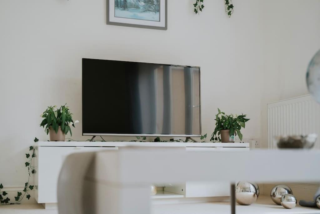 Linen Cottage- Parking, Leds, 4K Tvs, 5G Wifi And More! 巴斯 外观 照片
