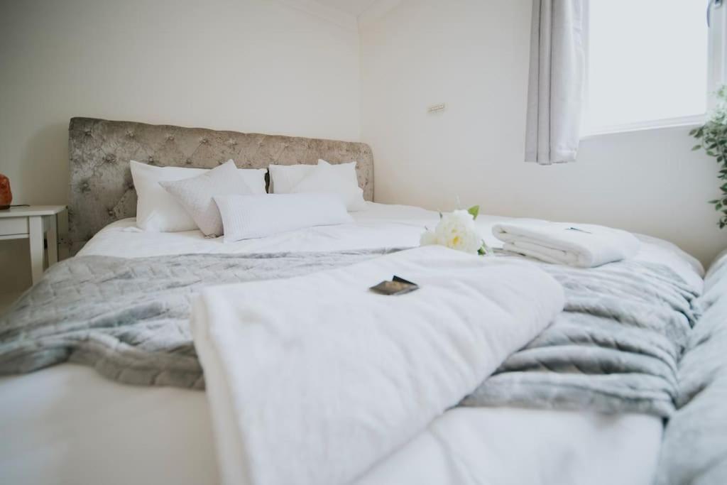 Linen Cottage- Parking, Leds, 4K Tvs, 5G Wifi And More! 巴斯 外观 照片