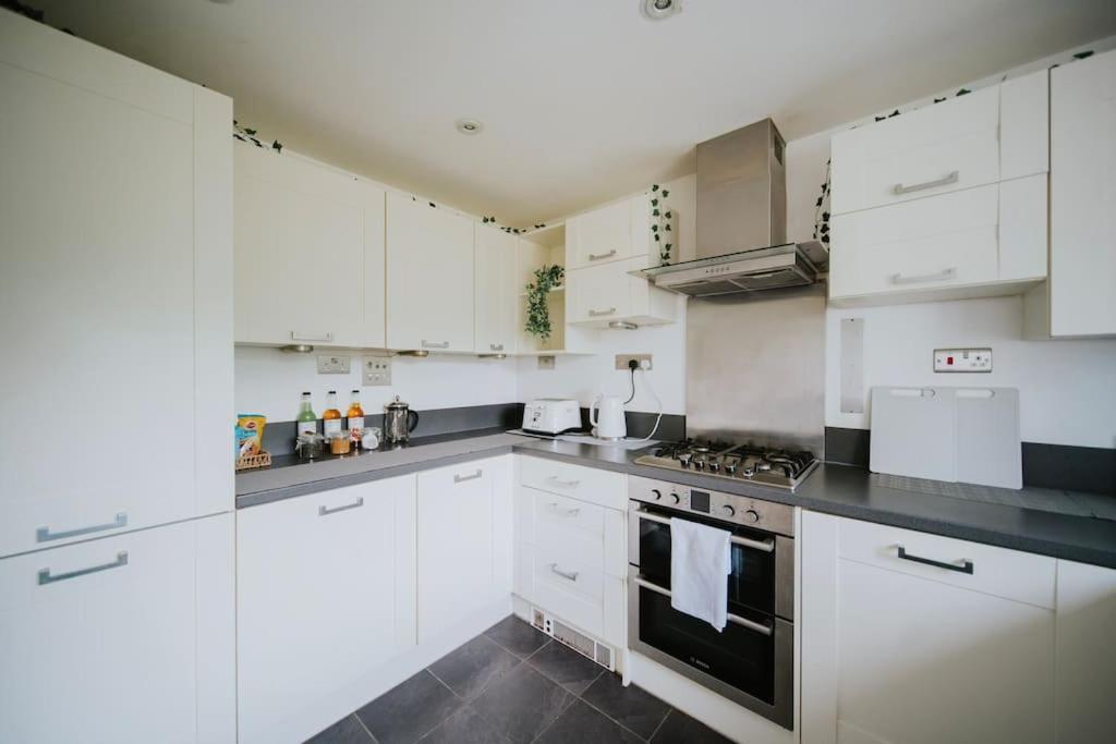 Linen Cottage- Parking, Leds, 4K Tvs, 5G Wifi And More! 巴斯 外观 照片