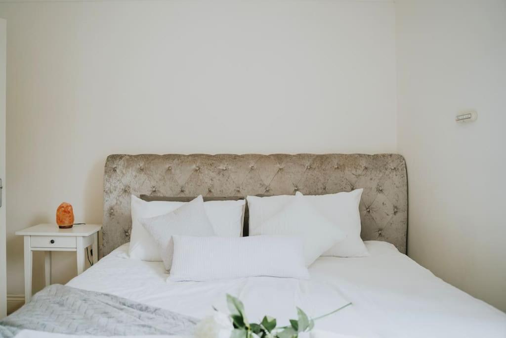 Linen Cottage- Parking, Leds, 4K Tvs, 5G Wifi And More! 巴斯 外观 照片